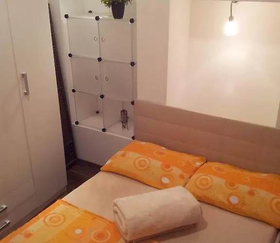 아파트먼트 이네스 아파트 *