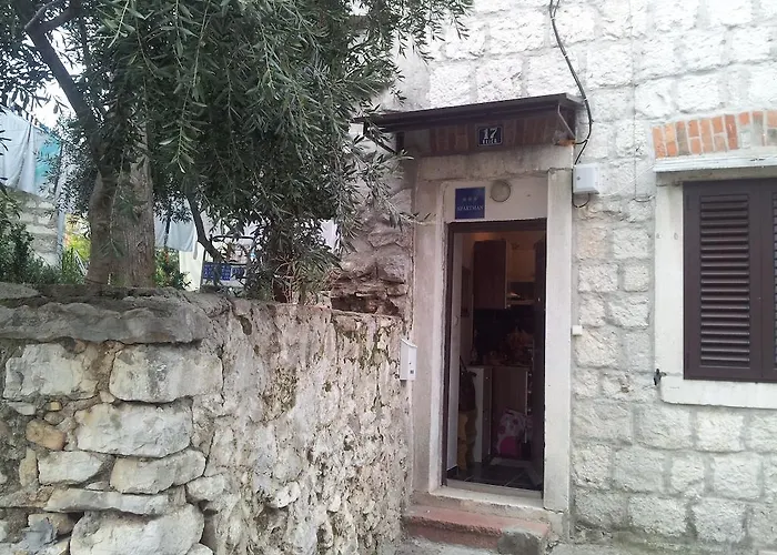 아파트 아파트먼트 이네스 *