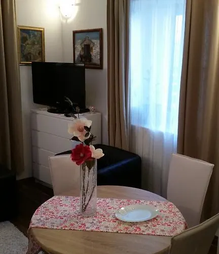 아파트먼트 이네스 *